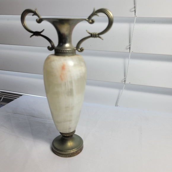 VINTAGE DECORATIVE ONIX AND BRASS VASE SMALL - Picture 9 of 11